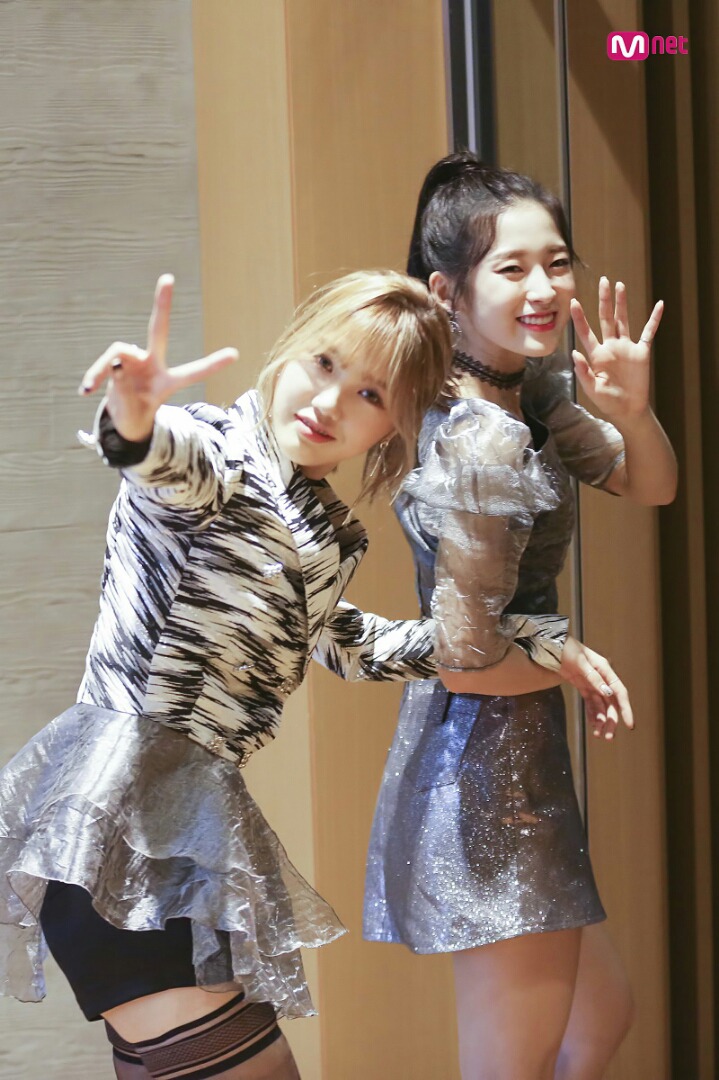 엠카운트다운 비하인드 포토 오마이걸 미미&amp;아린.jpg | 인스티즈