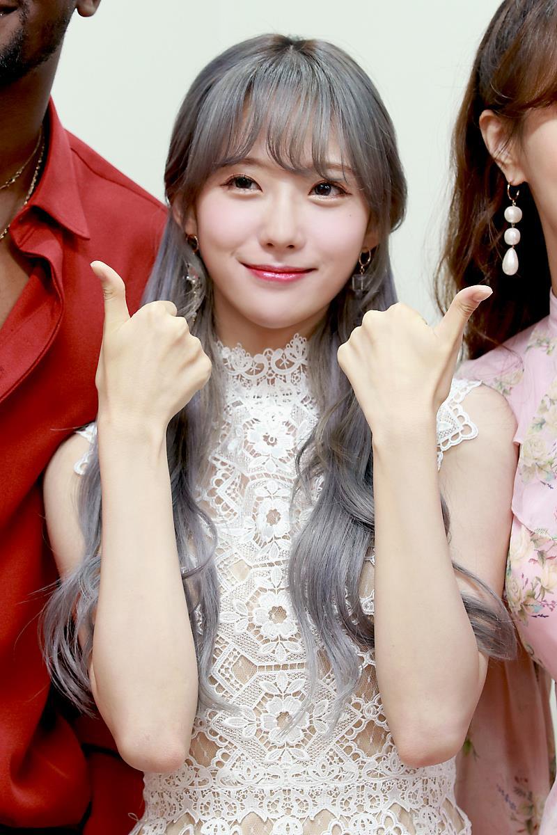 우주소녀 포스트 두니아 제작 발표회 루다 | 인스티즈