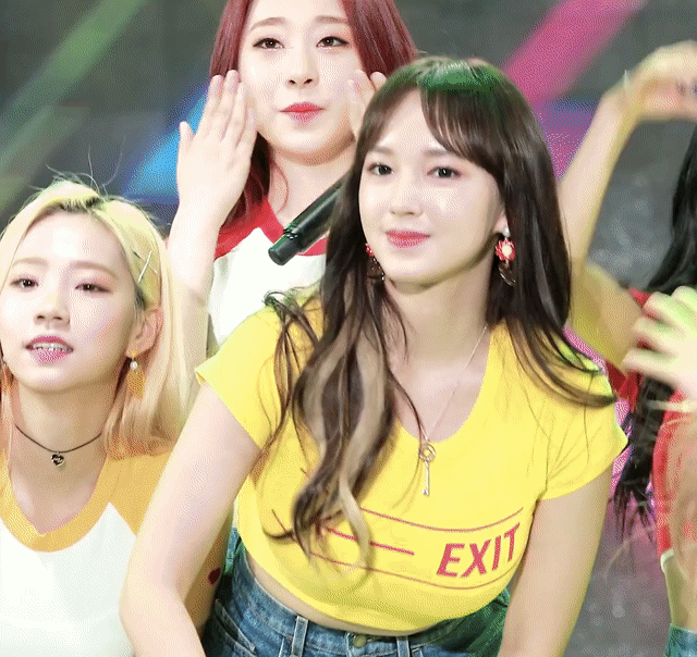 성소 레전드 의상 ㄷㄷ.gif | 인스티즈