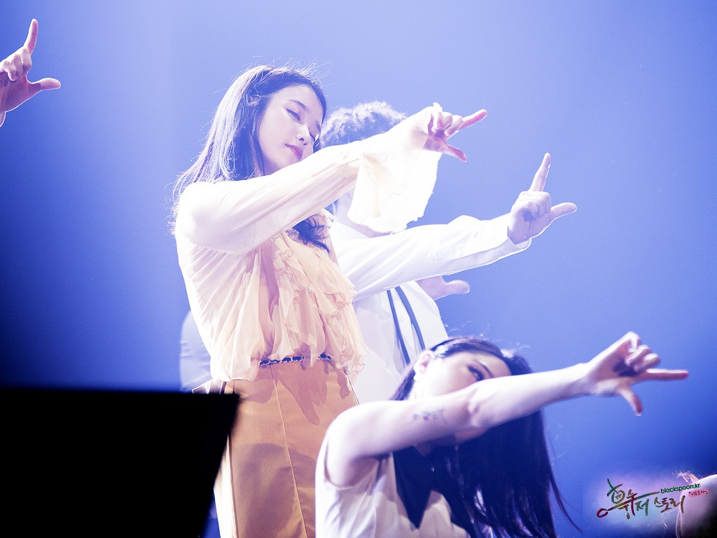 섹시함과 아름다움이 공존하는 광주콘서트 아이유.jpg | 인스티즈