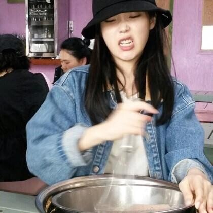 아이유 여친짤 일수도 아닐수도 있는 사진들 .jpg | 인스티즈