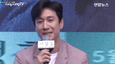 오늘 말 한번 실수했다가 제작보고회에서 선배들한테 쉼없이 놀림당한 최우식ㅋㅋ.gif | 인스티즈