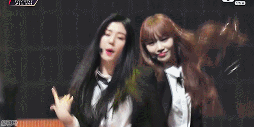 오늘 일본 마마 검은수트 아이즈원.gif | 인스티즈