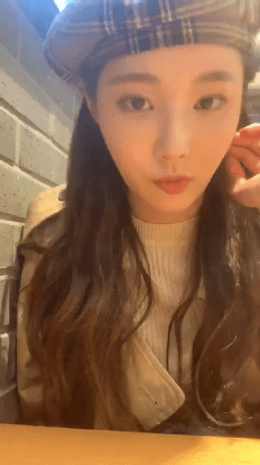 어제 3주년 기념 인스타 라이브한 모모랜드 연우(2).gif | 인스티즈