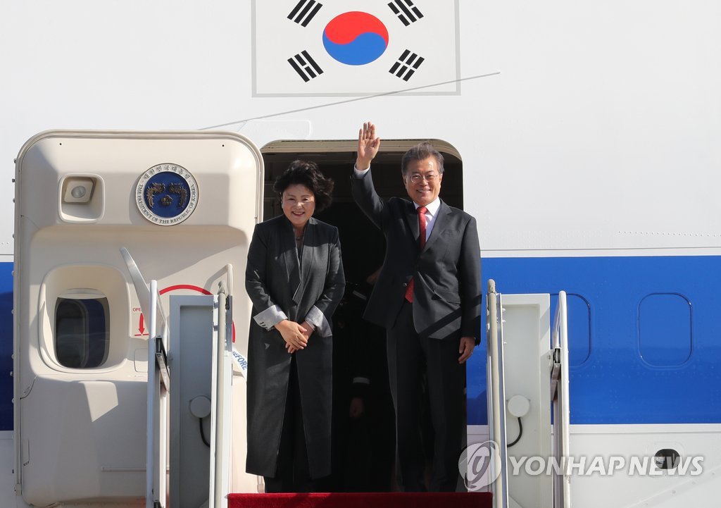 인도네시아로 출국한 문재인 대통령과 김정숙 여사 | 인스티즈