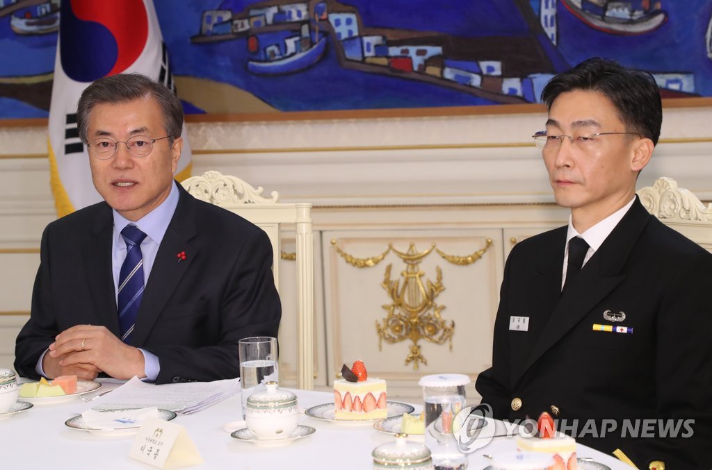 이국종 교수와 만난 문재인 대통령.jpg | 인스티즈