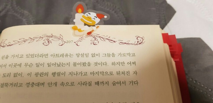 카카오프렌즈 빵 사면 주는 책갈피 용도의 띠부띠부씰 | 인스티즈