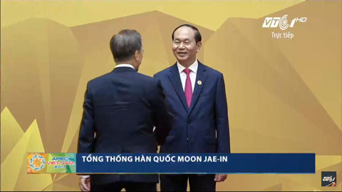 11/11 APEC 정상회의 본회의 세션에 참석한 문재인 대통령 | 인스티즈