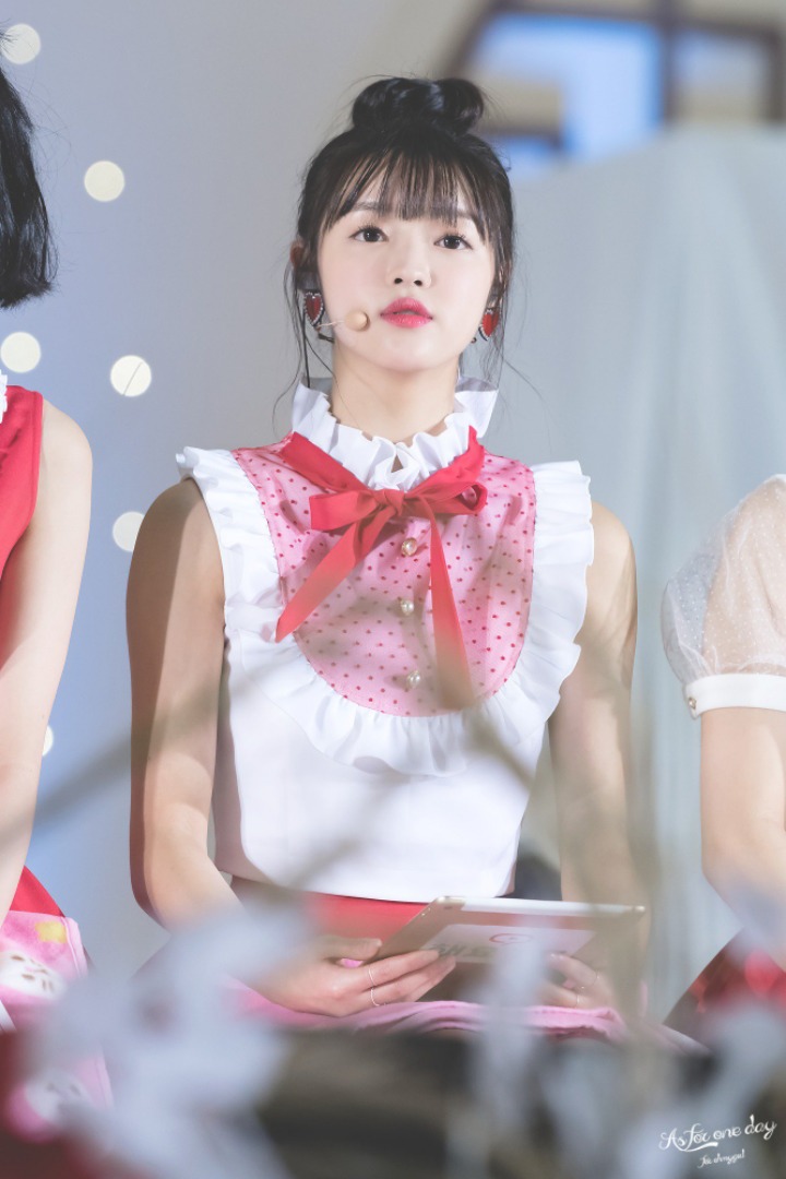 친오빠의 애교를 본 오마이걸 유아의 반응 | 인스티즈