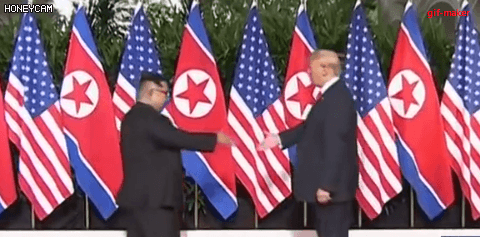 역사적인 악수장면......gif | 인스티즈