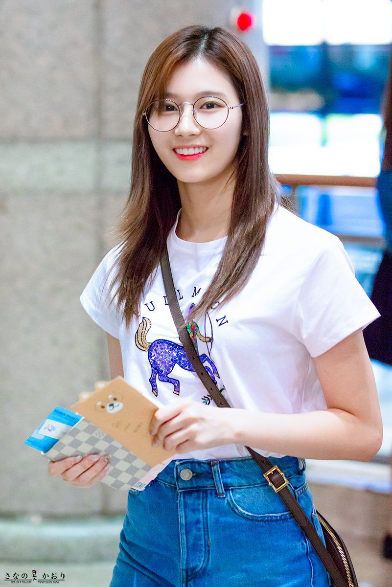 어쩜 이렇게 이쁠까싶은 트와이스 사나.jpg | 인스티즈