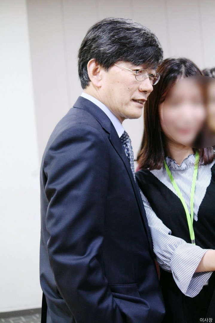 이제 갓 부임한 신입 대학교수 느낌 나는 방송인 | 인스티즈