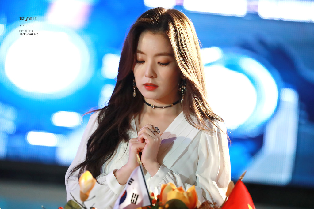 화이트가 잘 어울리는 짱예보스 아이린.gif | 인스티즈
