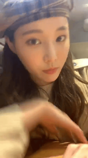 어제 3주년 기념 인스타 라이브한 모모랜드 연우(2).gif | 인스티즈